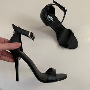 Mossimo Classic Black Heels 6